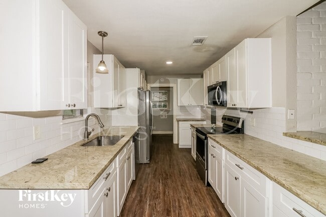 Building Photo - 15631 Cascade Point Dr