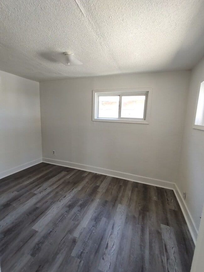 Building Photo - 2 Bedroom 1 Bath Newly Remodeled House