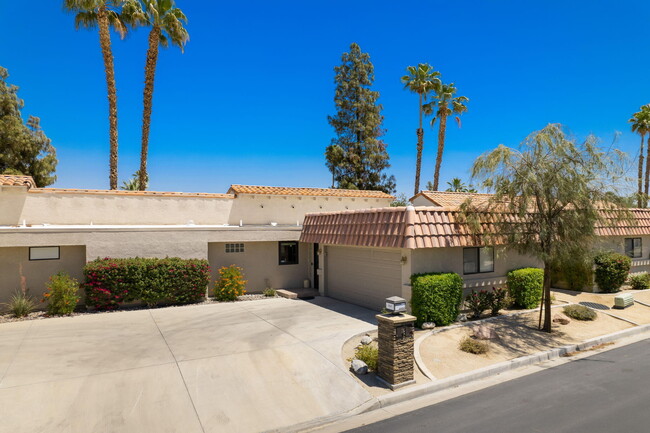 Building Photo - 40960 La Costa Cir W