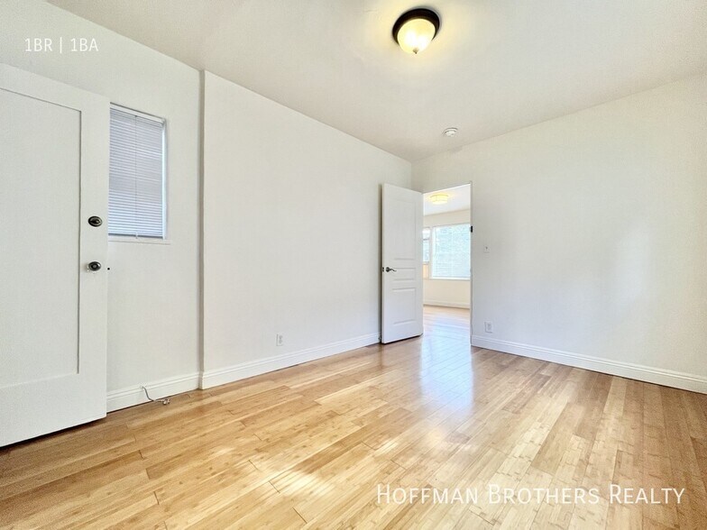 Building Photo - 407 S Coronado St