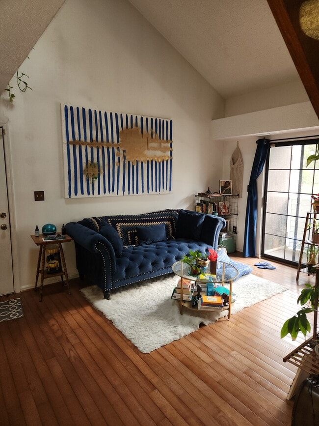 Building Photo - 1637 Carriage House Terrace