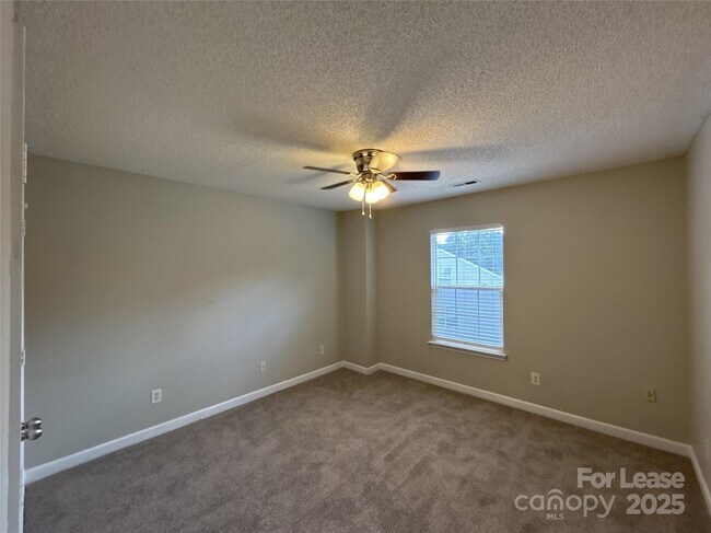 Building Photo - 3006 Longspur Dr