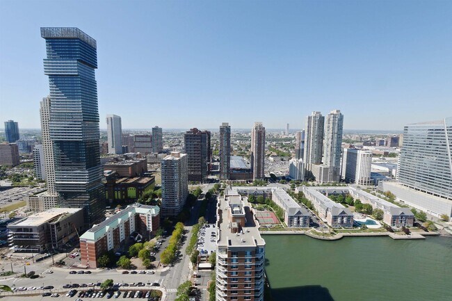 Building Photo - 2 2nd St