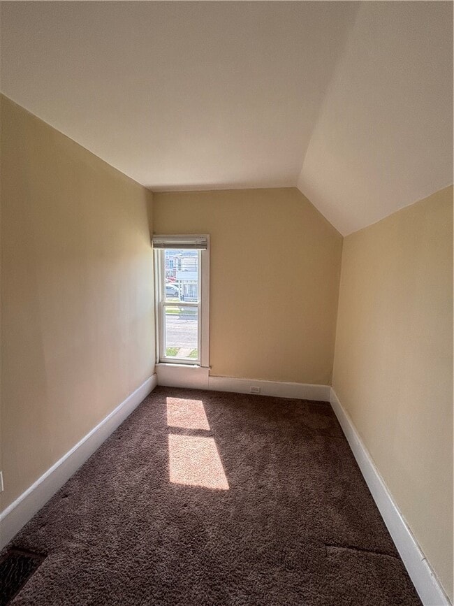 Building Photo - 1056 Walnut St