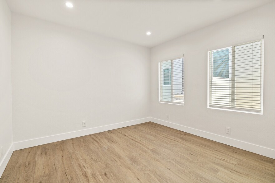 Building Photo - 7836 Claybeck Ave