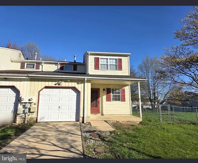 Building Photo - 525 Blackbird Dr