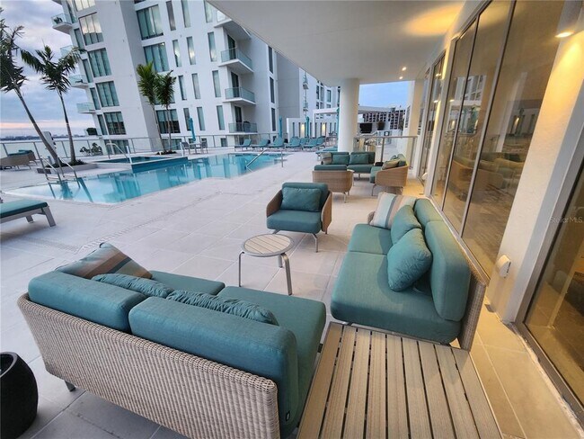 Building Photo - 301 Quay Commons Dr