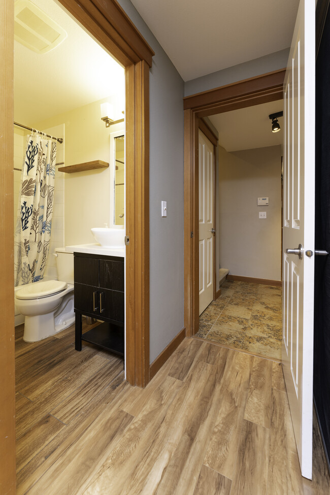 Building Photo - 3606 22nd Ave W