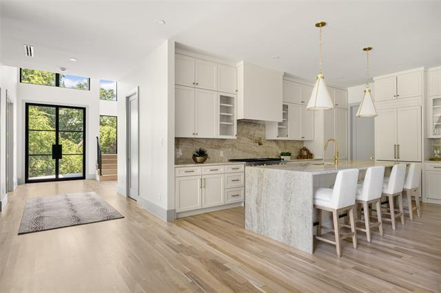 Building Photo - 6984 Santa Barbara Dr