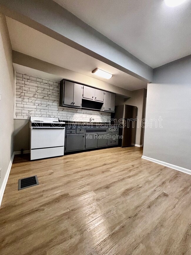 Building Photo - 516 East Dr