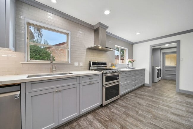 Building Photo - 10042 Briar Forest Dr