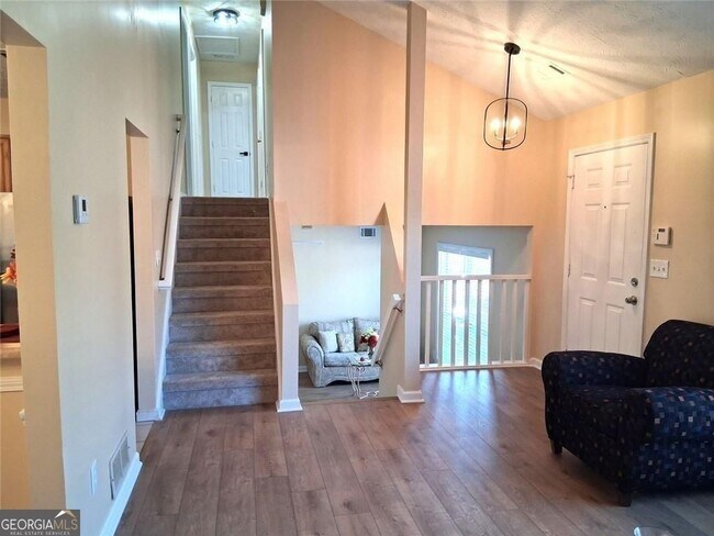 Building Photo - 6543 Alford Way