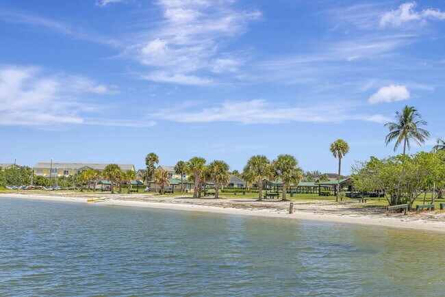 Building Photo - 1911 Cypress Ave