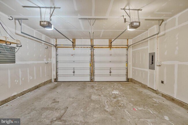 Building Photo - 3461 Eagle Ridge Dr