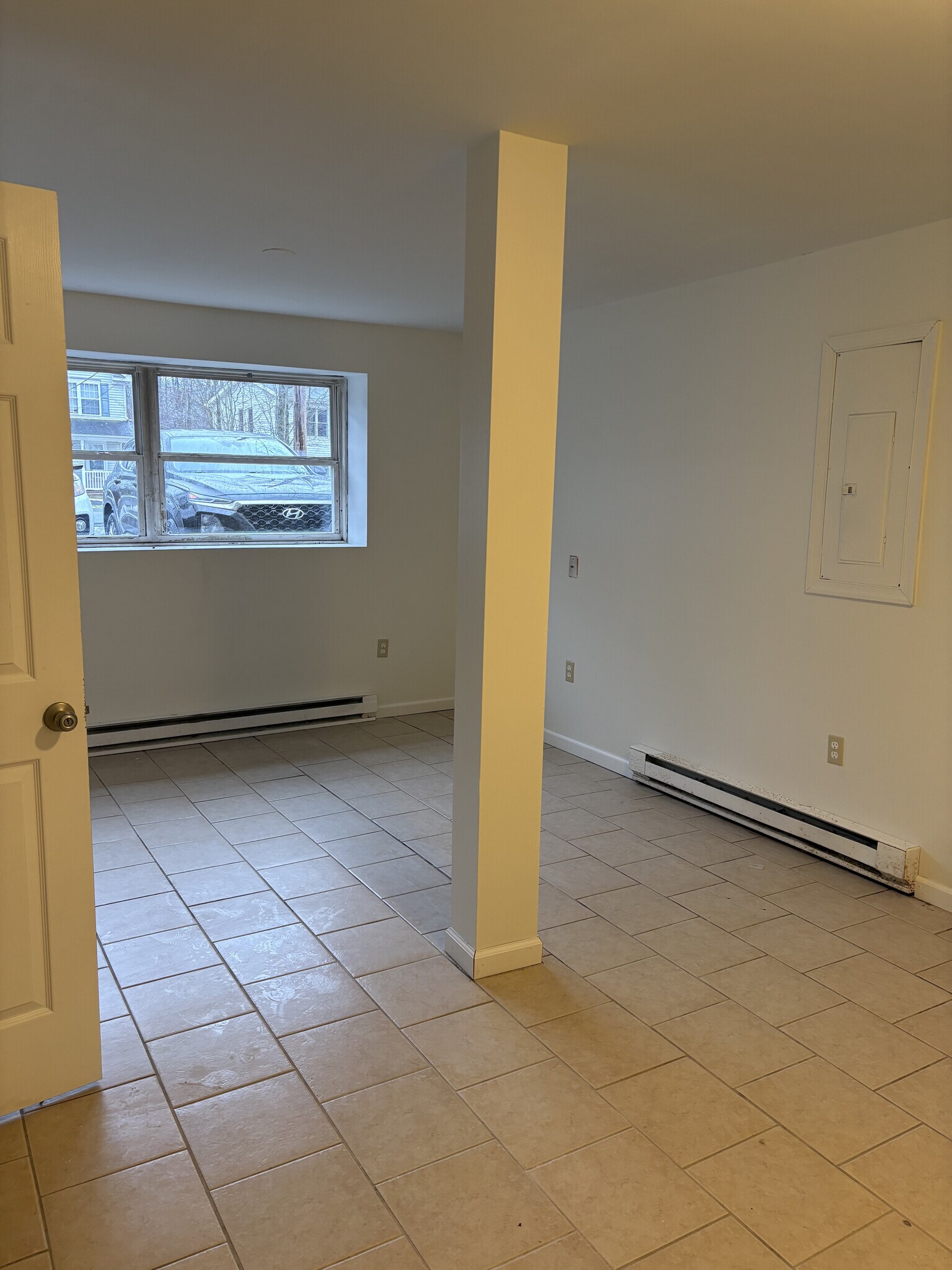 Building Photo - 4161 Romeo Rd