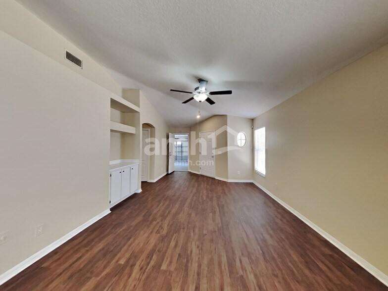 Building Photo - 10440 Blackmore Dr