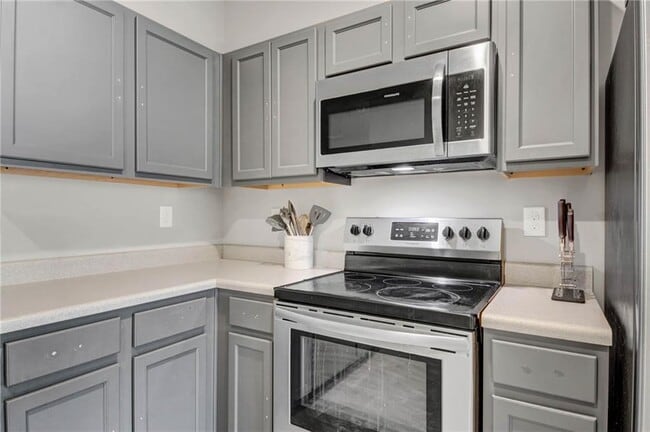 Building Photo - 2488 Piering Dr