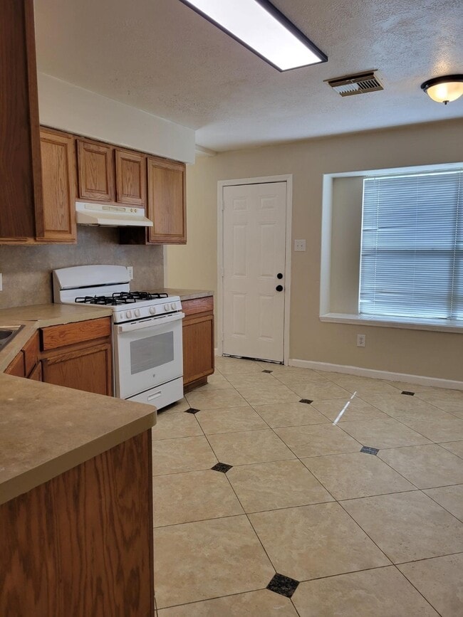 Building Photo - 12134 Greensbrook Forest Dr