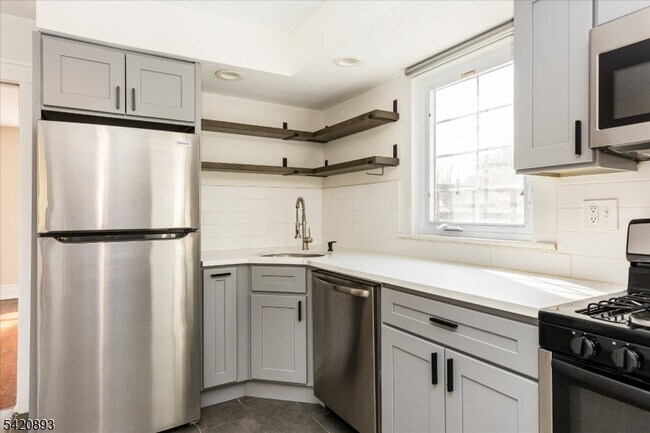 Building Photo - 43 Pleasant Way