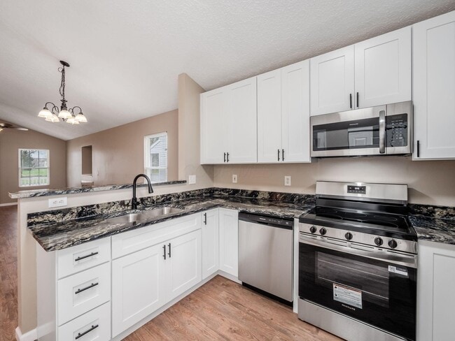 Building Photo - 5222 Horseshoe Dr N