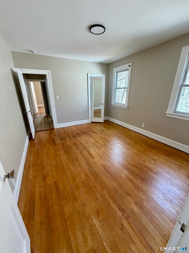Building Photo - 85 Maplewood Ave