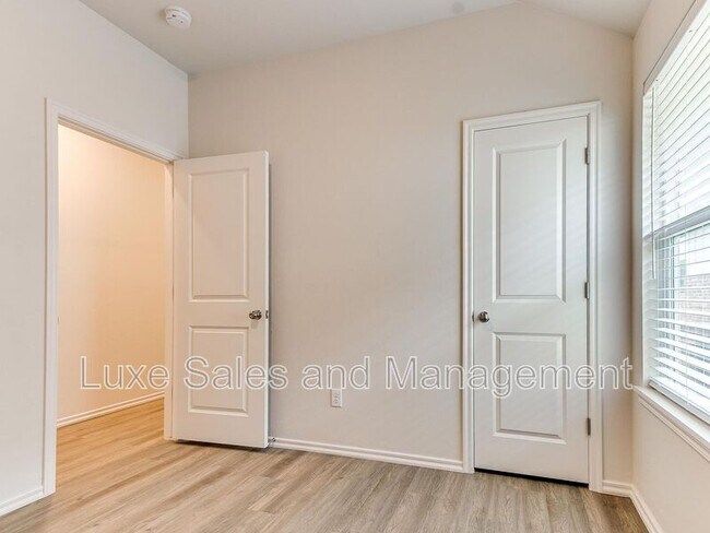 Building Photo - 3801 Franks Wy