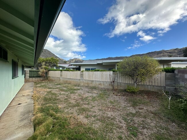 Building Photo - 929 Maniniholo St