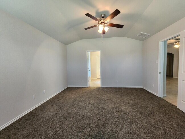 Building Photo - "Bright and Beautiful 3-Bedroom 2-Bath Hom...