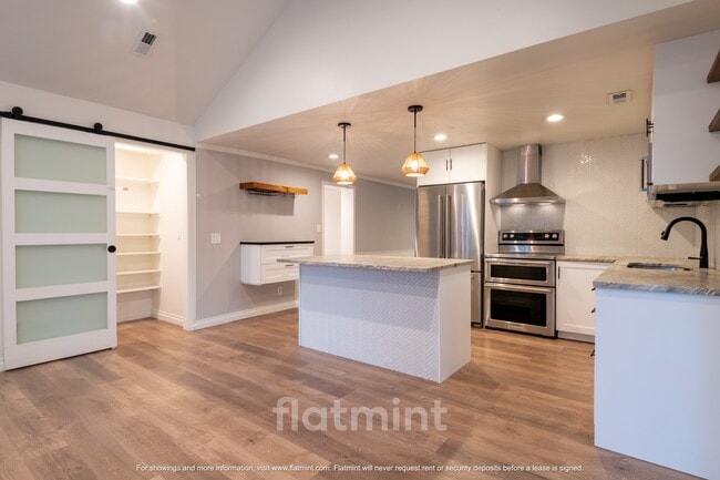 Building Photo - 16111 Stone Ave N