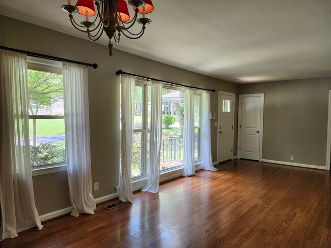 Building Photo - 3 Bedroom 2 bath Home in Stuart Heights