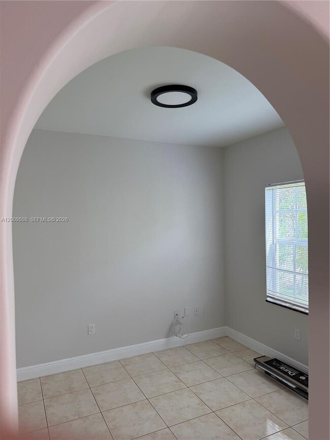 Building Photo - 533 Minorca Ave