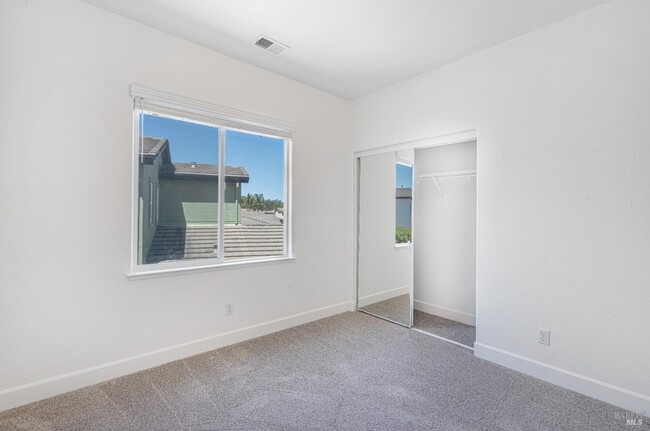 Building Photo - 525 Sauvignon Pl