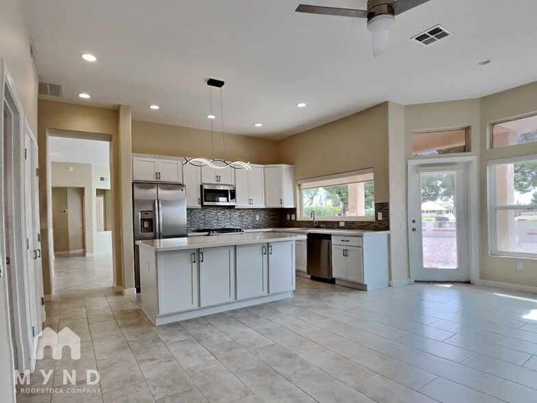 Building Photo - 21405 N 159th Dr