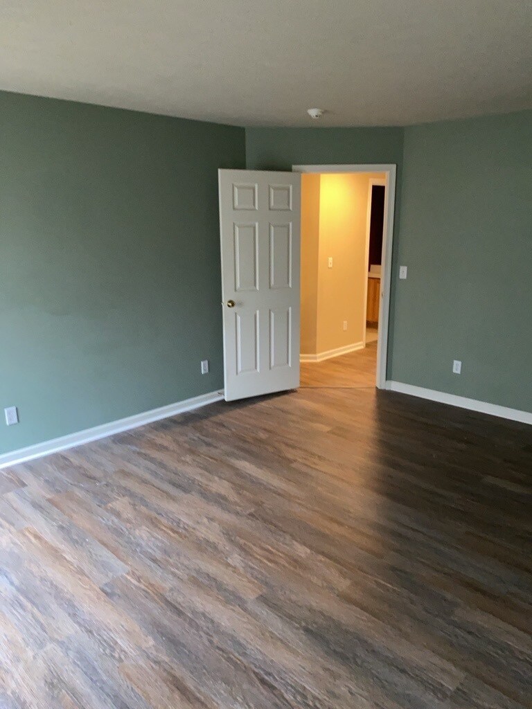 Building Photo - 2898 Andover Cir