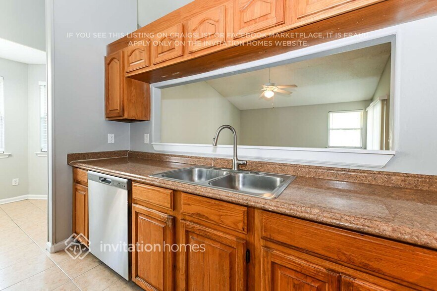 Building Photo - 2139 Lady Di Ln