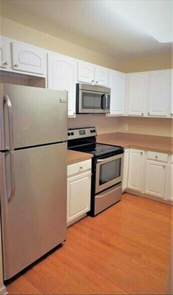 Building Photo - 9026 Newport Way