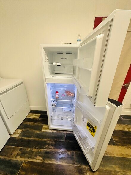 Building Photo - 152 W Tenth St