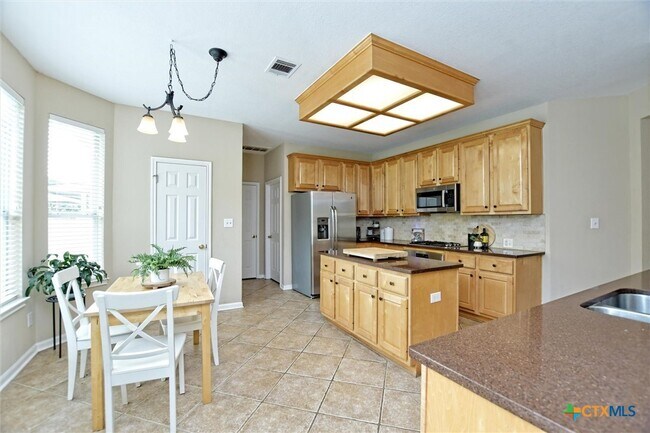 Building Photo - 2012 Wood Glen Dr