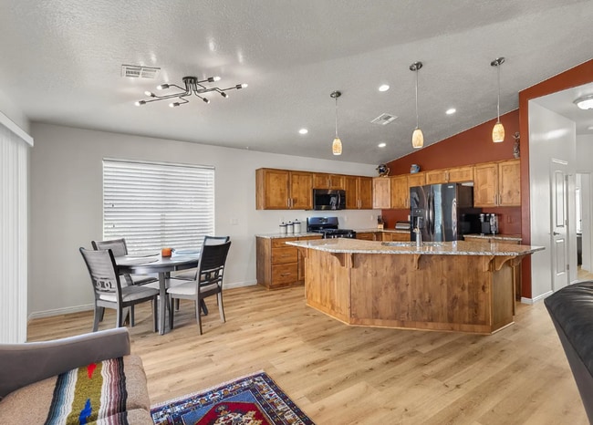 Building Photo - Your Perfect Hurricane Getaway Awaits!