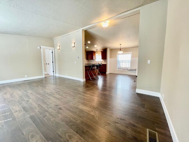 Building Photo - Single Story- 3 Bedroom, 2 Bath Spacious Home with Large Yard