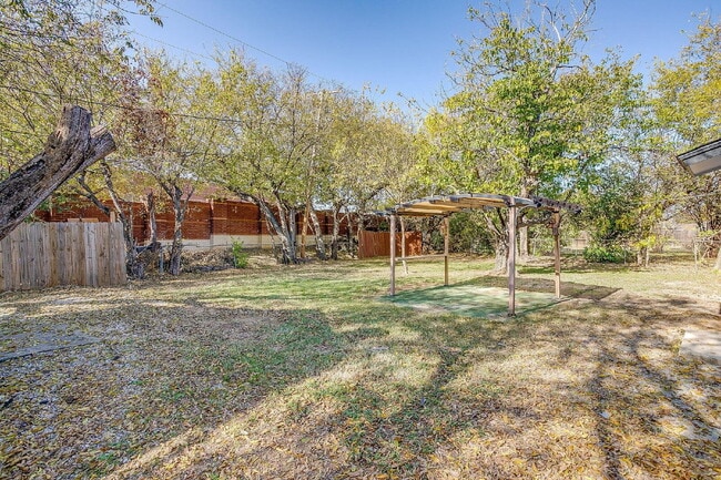 Building Photo - 521 Mesquite Ave N