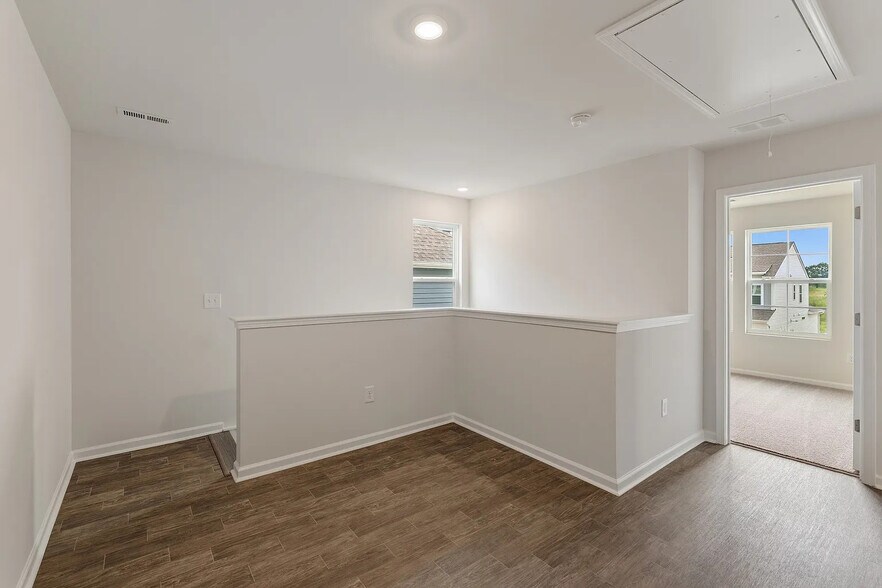 Building Photo - 12115 Lansbury Dr