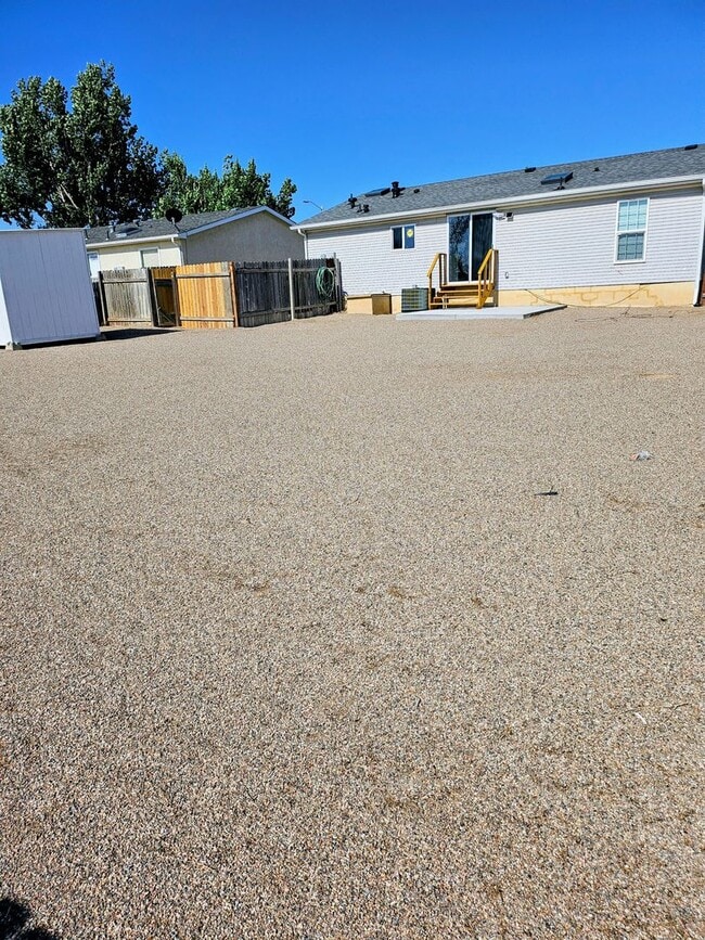 Building Photo - ALL PROSPECTIVE TENANTS MUST SUBMIT A $58 ...