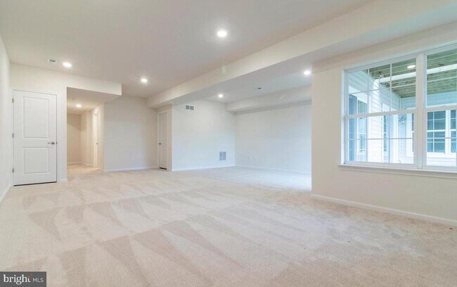 Building Photo - 128 Golden Vale Dr
