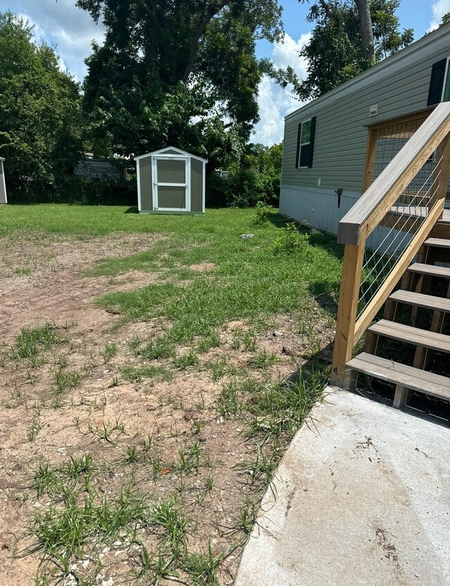 Building Photo - 202 Austin St