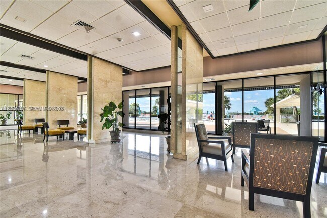 Building Photo - 300 Bayview Dr