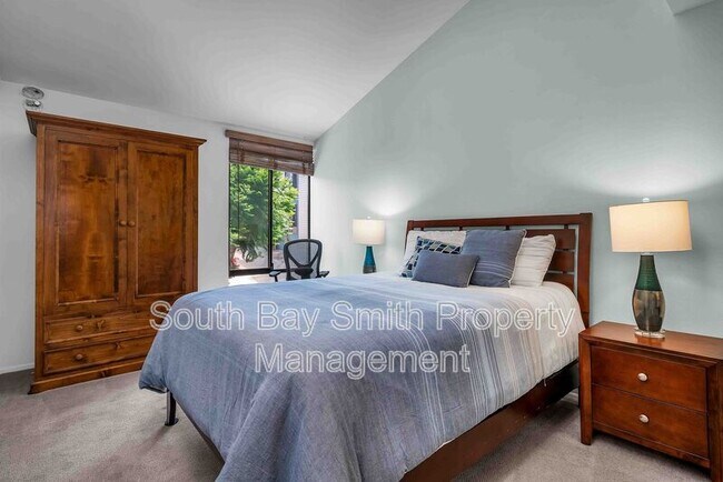 Building Photo - 420 Palos Verdes Blvd