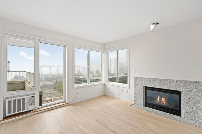 Building Photo - 601 W Mercer Pl