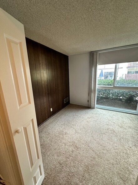 Building Photo - 5650 Sumner Way