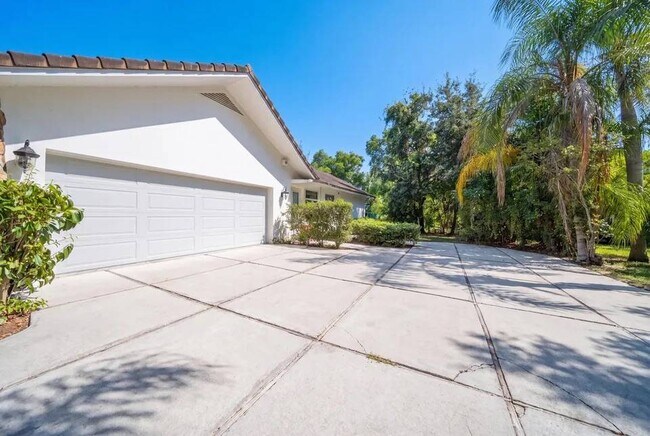 Building Photo - 4020 NW 101st Dr